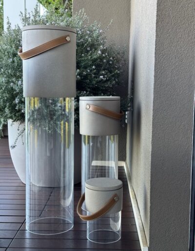 Fioriere, vasi e piante in composizione per realizzazione terrazzo a Rimini